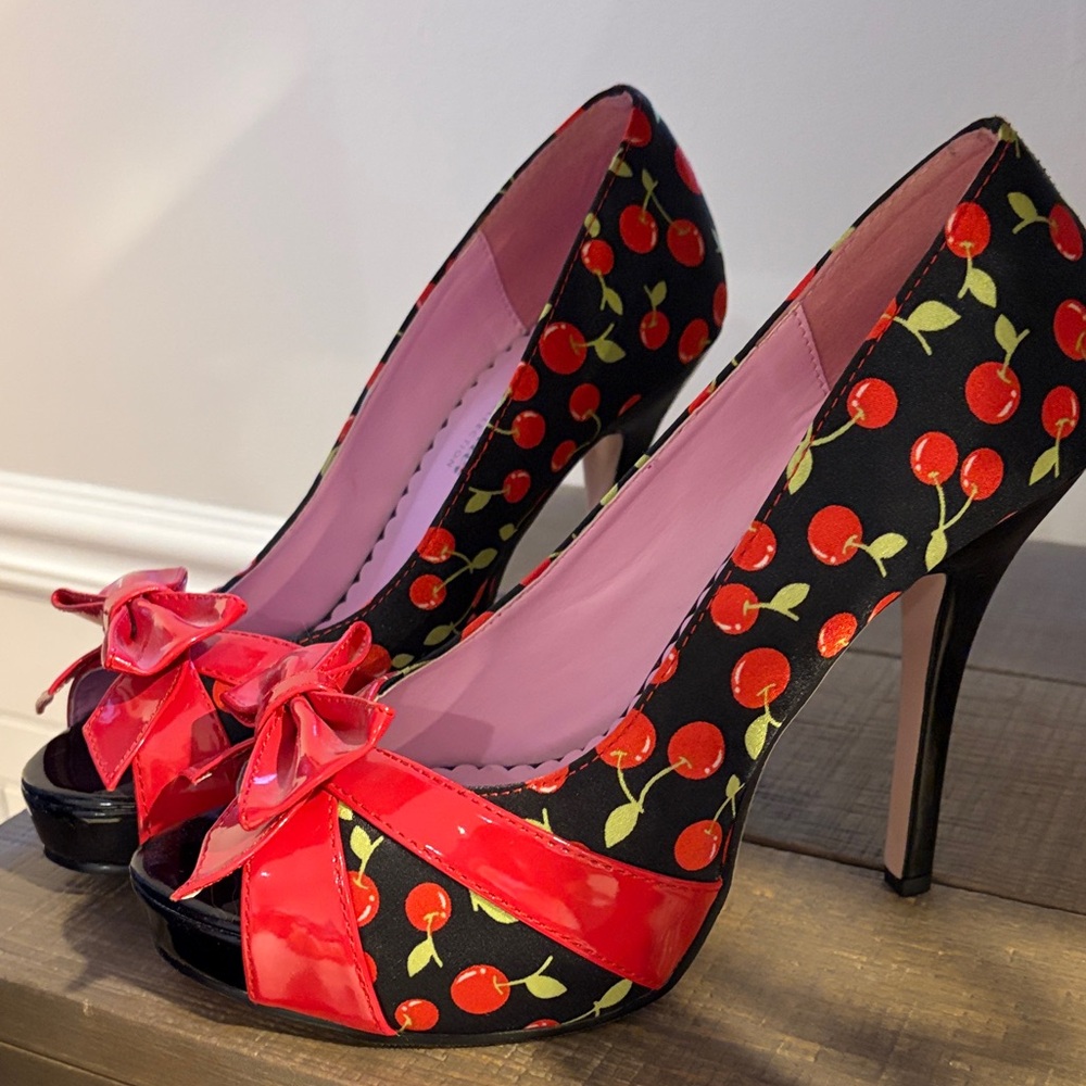 Leg Avenue size 7 never worn